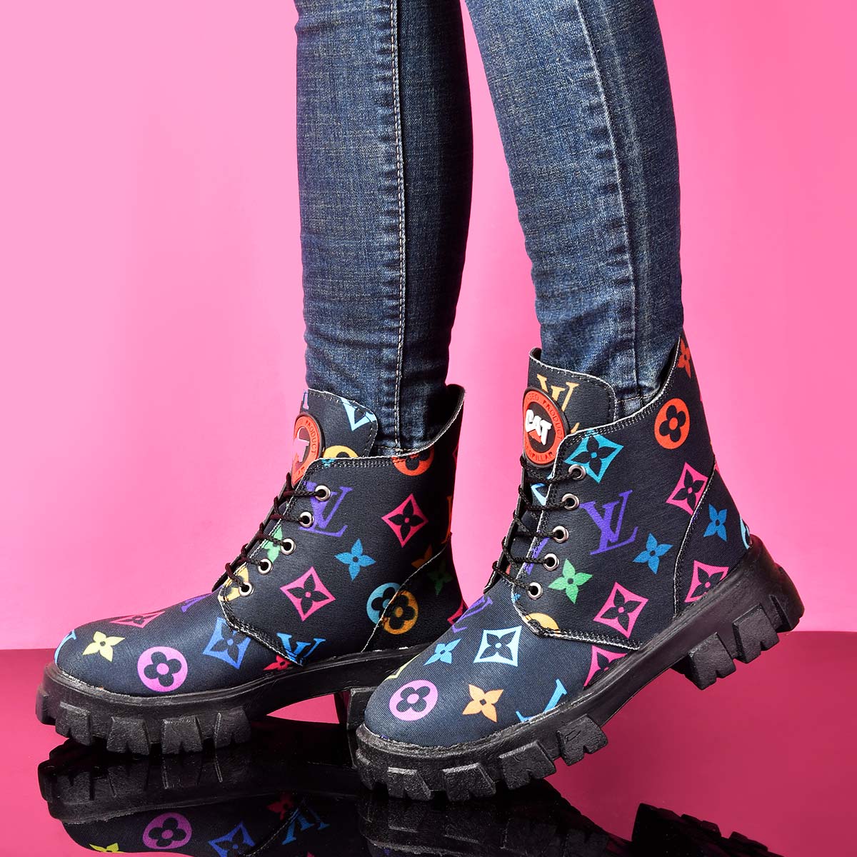 نیم بوت دخترانه طرح LV مدل fun