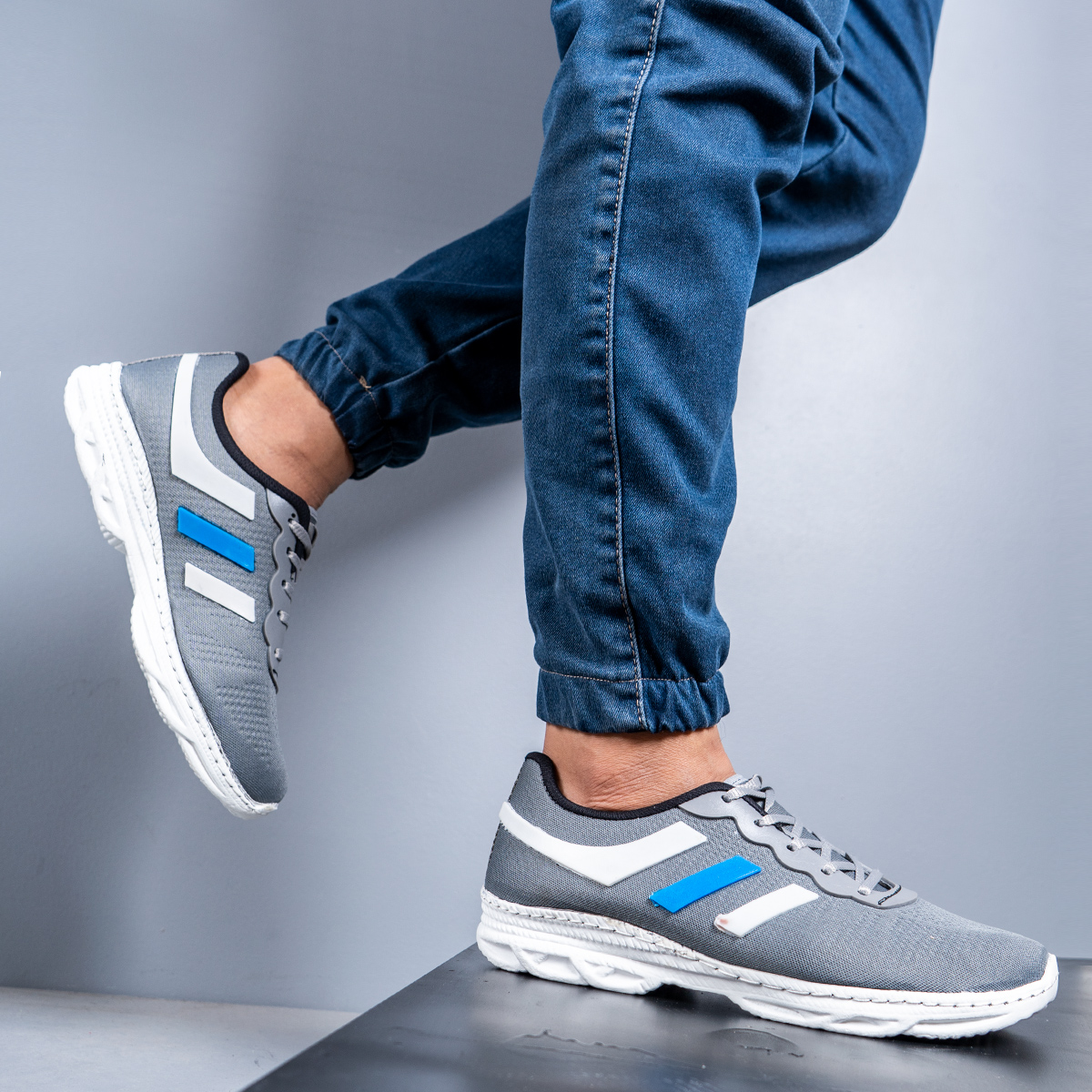 کفش ورزشی مردانه طوسی مدل Maverik