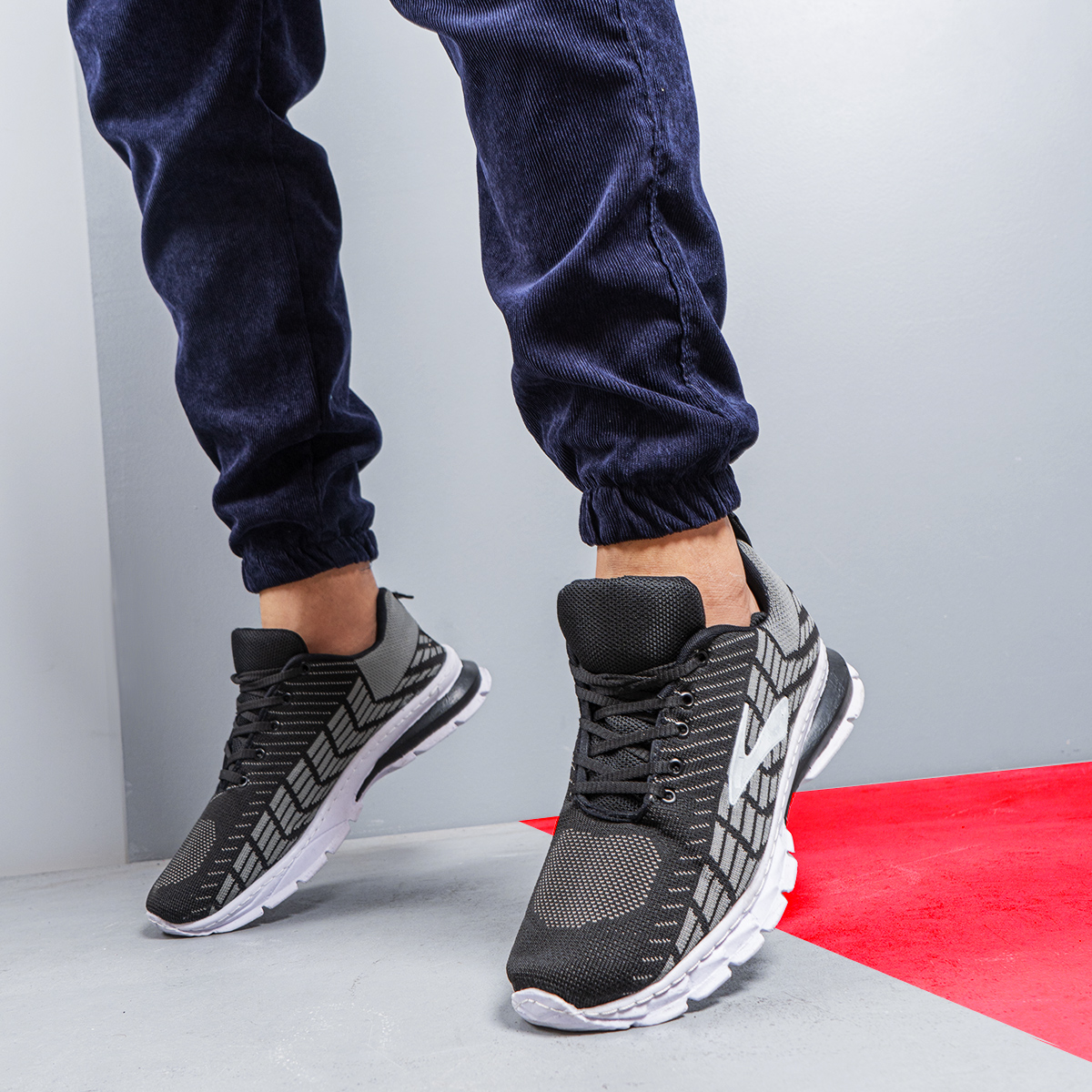 كفش ورزشي مردانه مشكي طوسي مدل Karlos