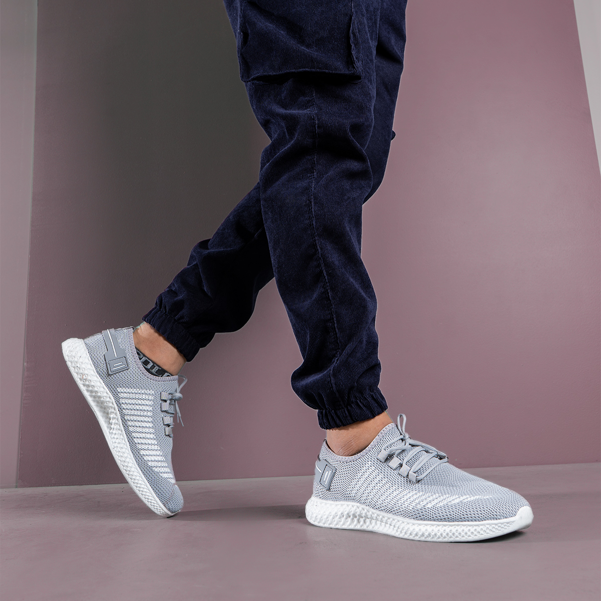 کفش ورزشی آف وایت مردانه طوسی روشن مدل Elio