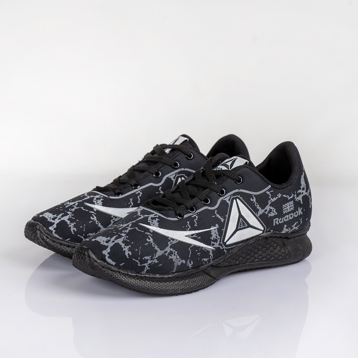 کفش مردانهReebok مشکی سفید مدل Aishin(T)