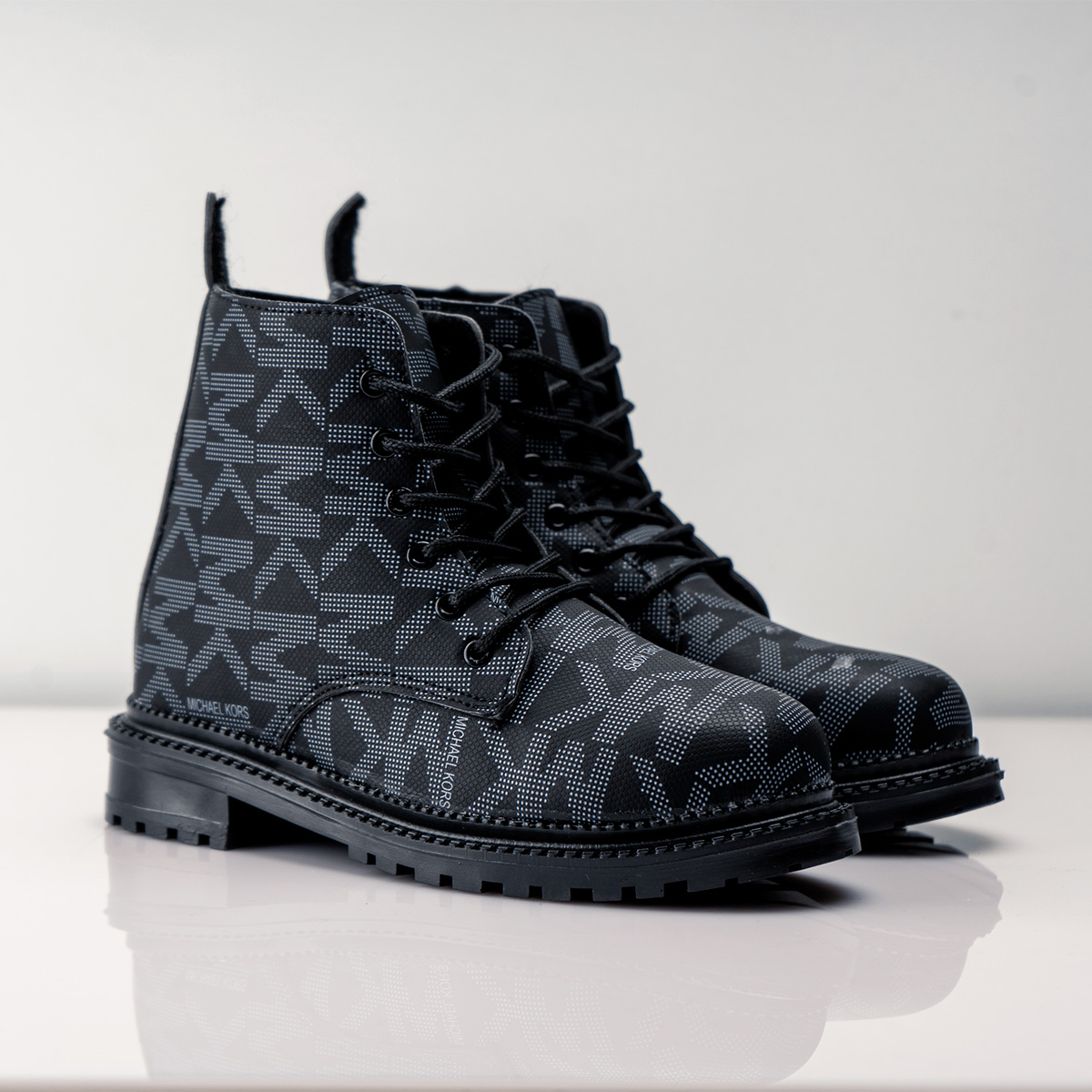 نیم بوت دخترانه مشکی مدل yalda