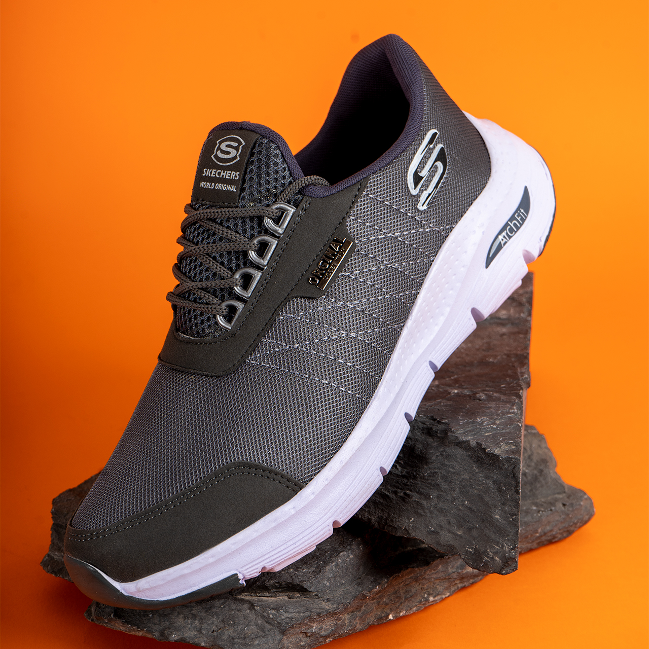 کفش اسکیجرزمردانه طوسی زیره سفید مدل zigzag