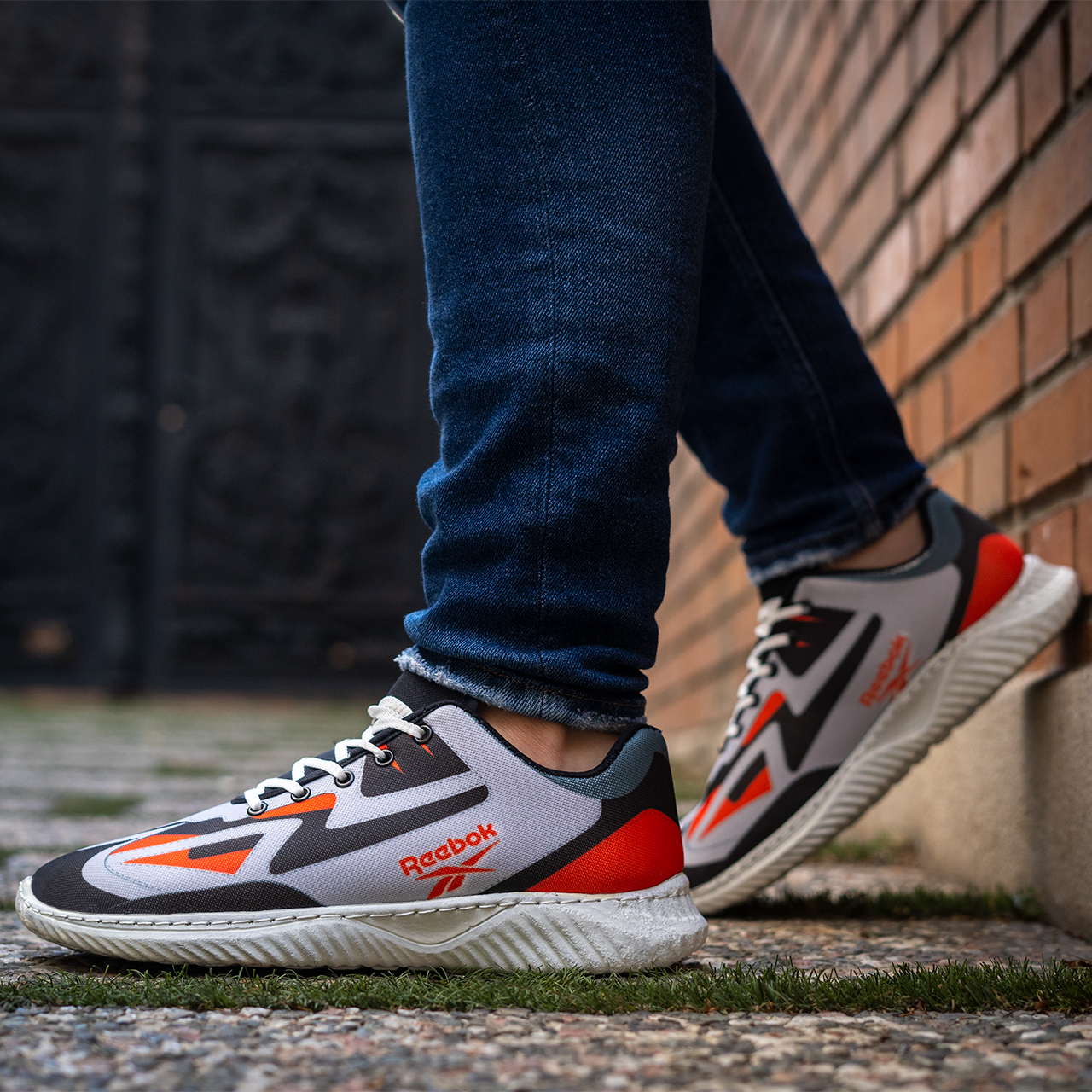 کفش ورزشی ریبوک طوسی قرمز(T) مردانه مدل Ervan