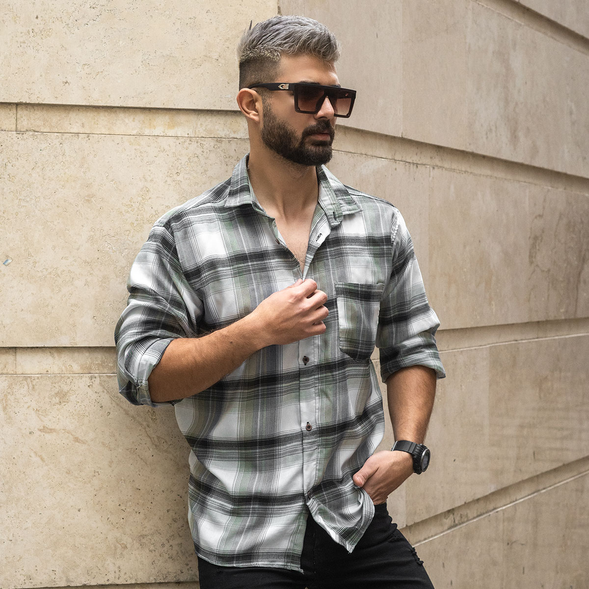 پیراهن مردانه چهارخونه سفید طوسی مدل alvand