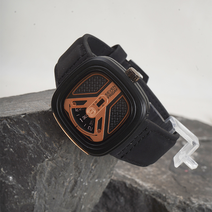 ساعت sevenfriday مشکی طلایی مدل richard