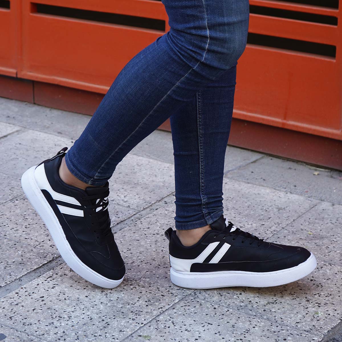 کفش مردانه مشکی سفید مدل varosh