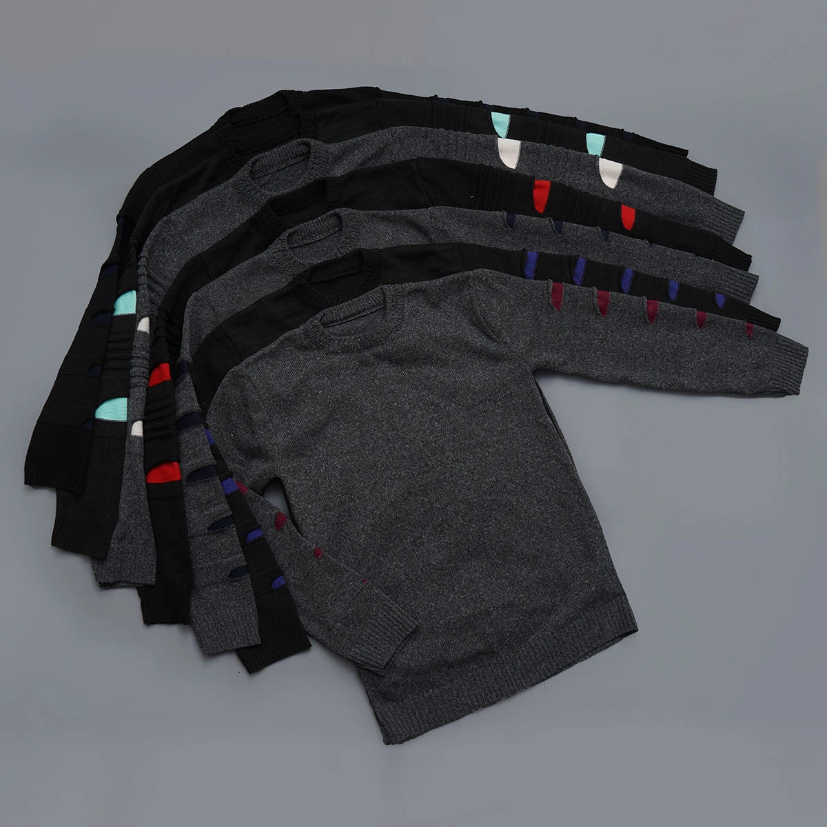 پلیور مردانه یقه گرد ذغالی زرشکی مدل Q20