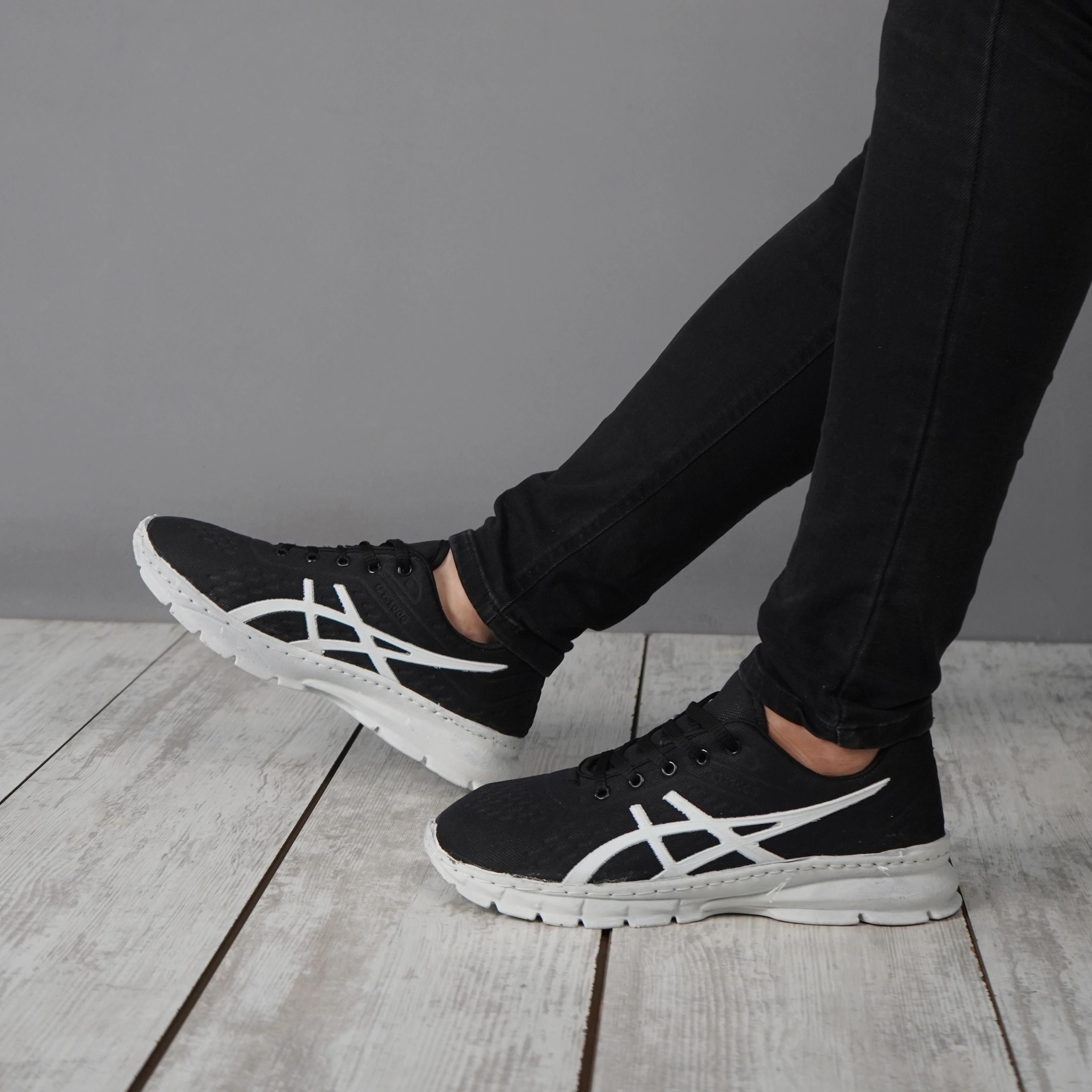 کفش ورزشی مردانه (T) مشکی زیره سفید مدل Minos