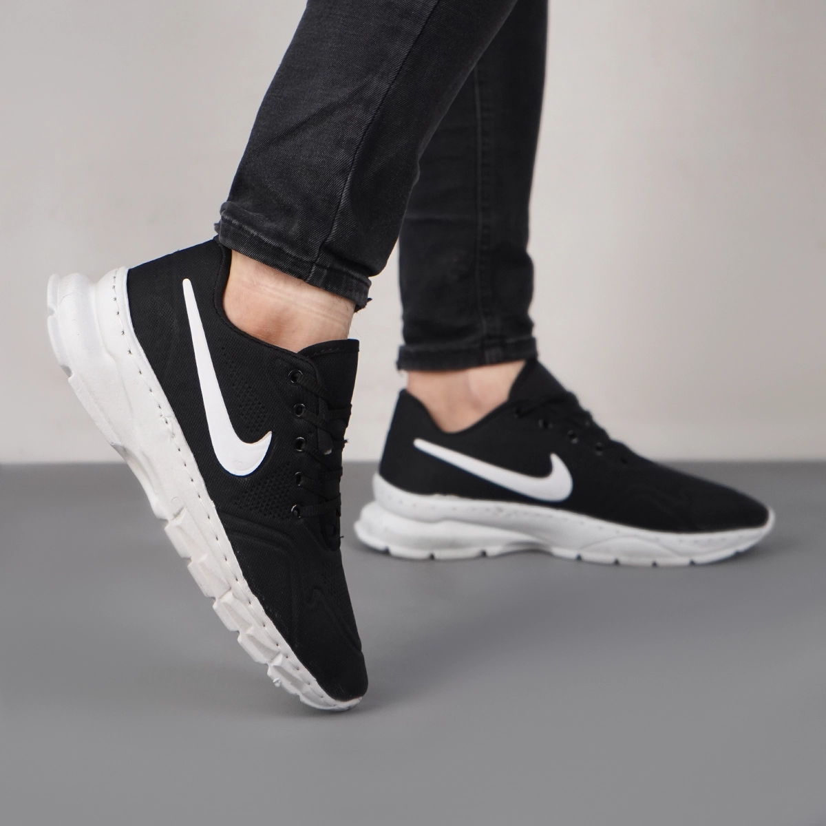 کفش ورزشی مردانه مشکی زیره سفید (T) مدل Pavlo