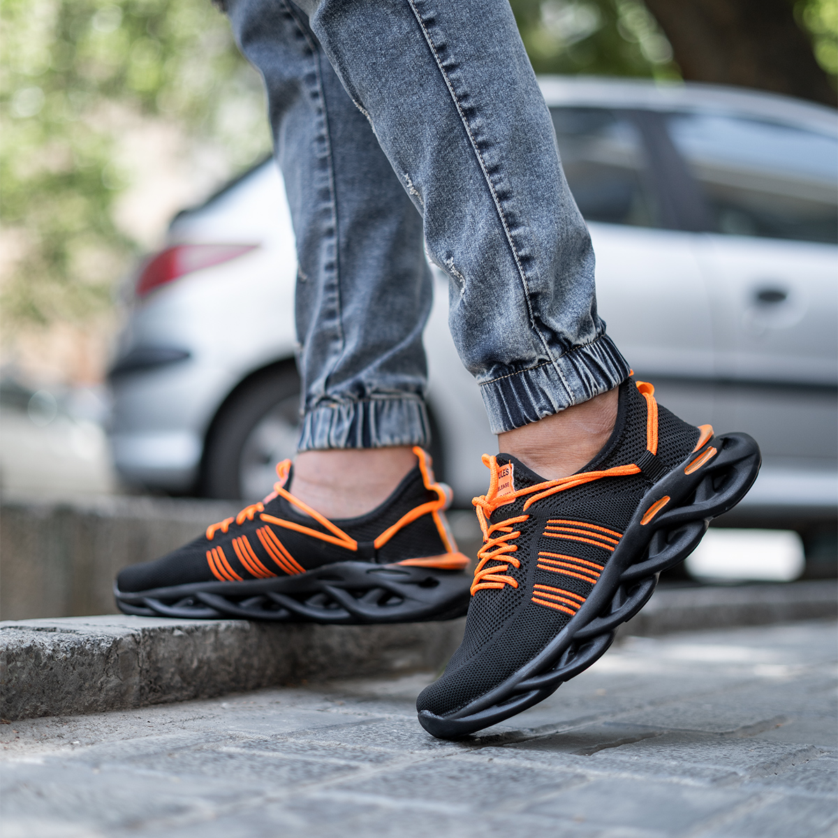 کفش ورزشی مشکی نارنجی مردانه مدل Arisan