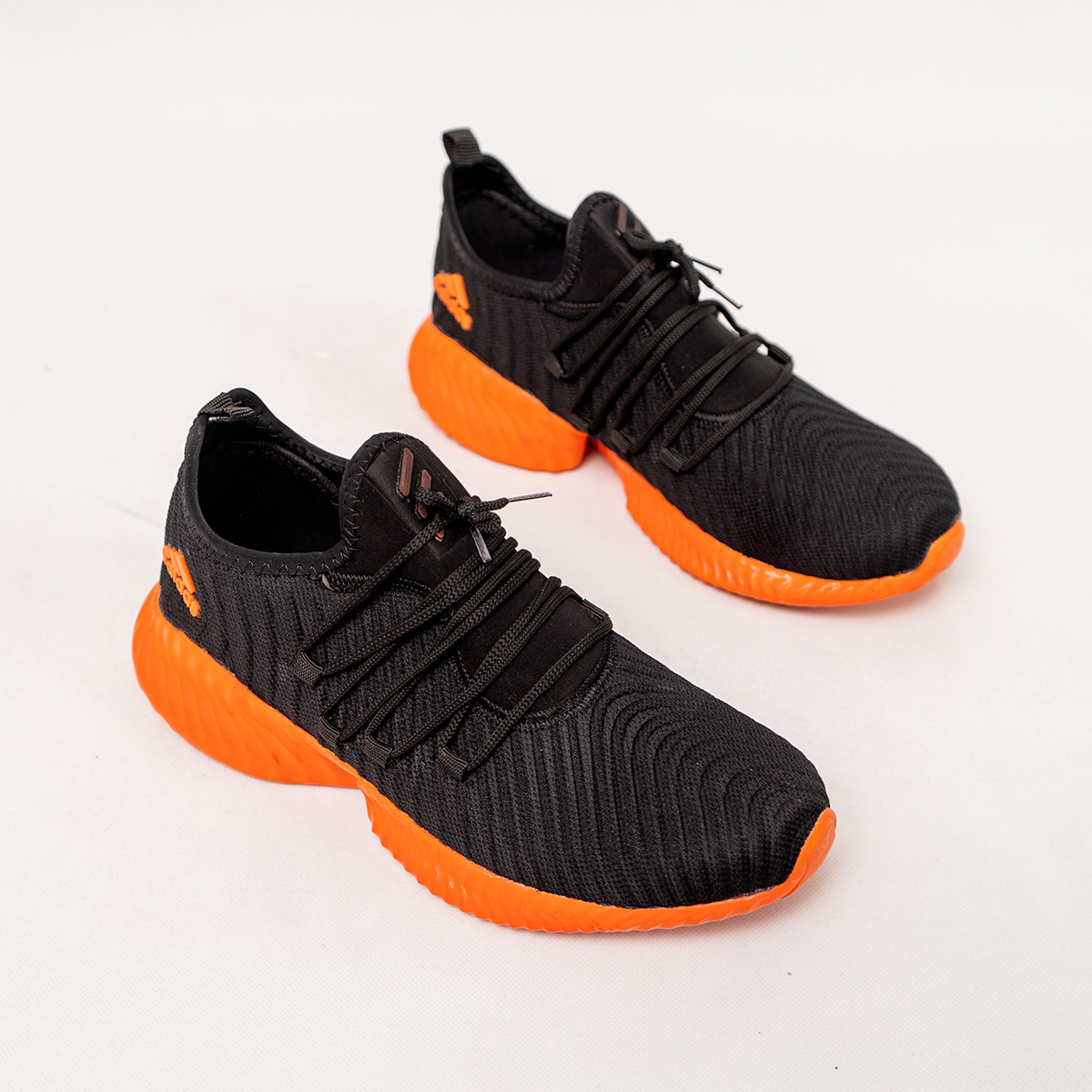 کفش ورزشی Adidas مردانه مشکی زیره نارنجی مدل River