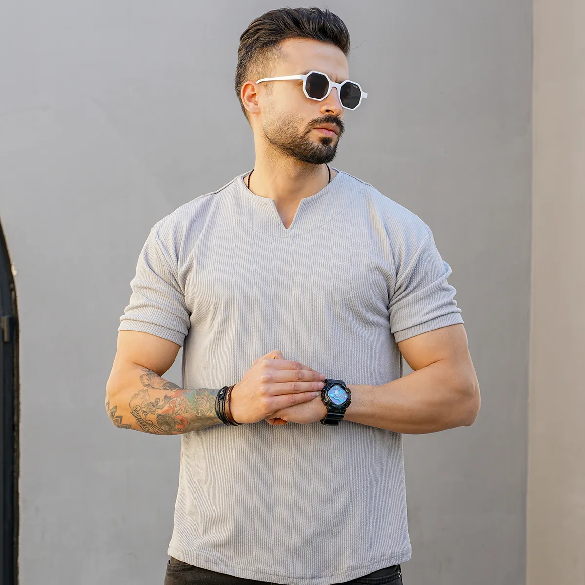 تیشرت آستین کوتاه یقه کوبایی طوسی مدل Asam