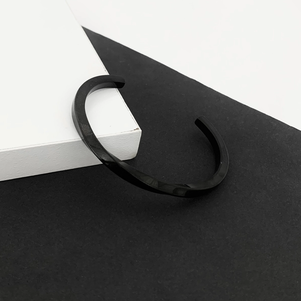 بنگل مردانه مشکی مدل پیچ خورده