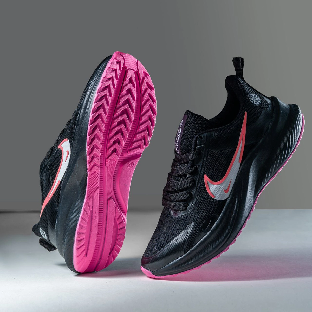 کفش ورزشی Nike زنانه مشکی صورتی مدل Taban