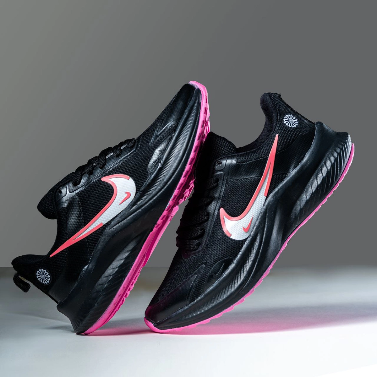 کفش ورزشی Nike زنانه مشکی صورتی مدل Taban